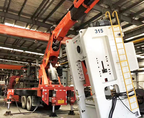 前锋附近随车吊出租，轻松解决运输难题