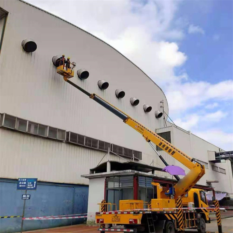 前锋高空作业车出租服务：专业广告牌安装解决方案