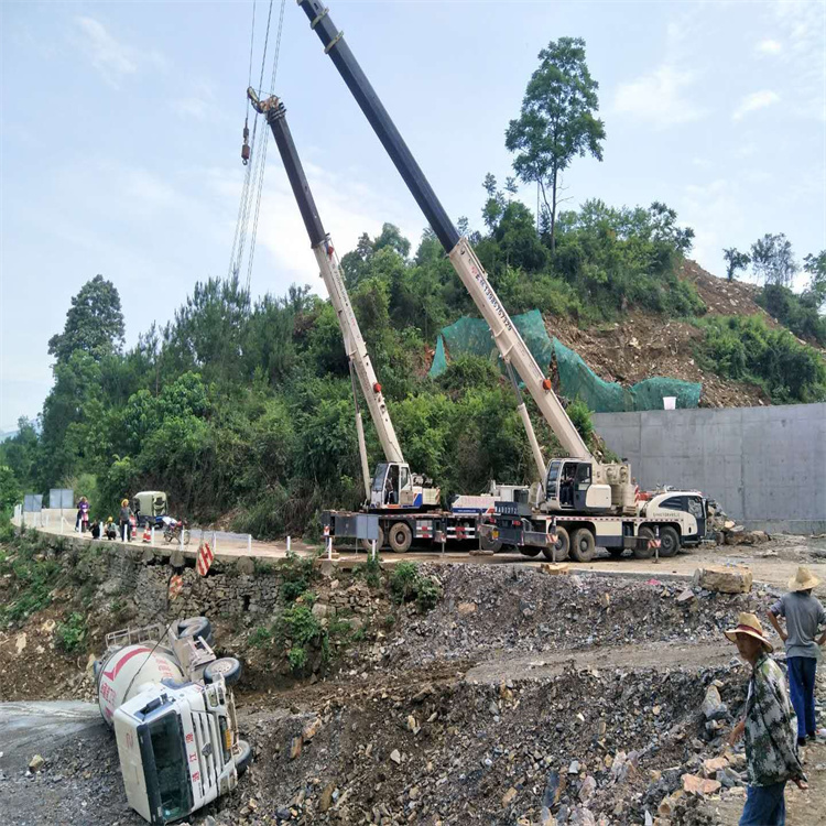 前锋汽车掉沟里叫吊车救援要多少钱